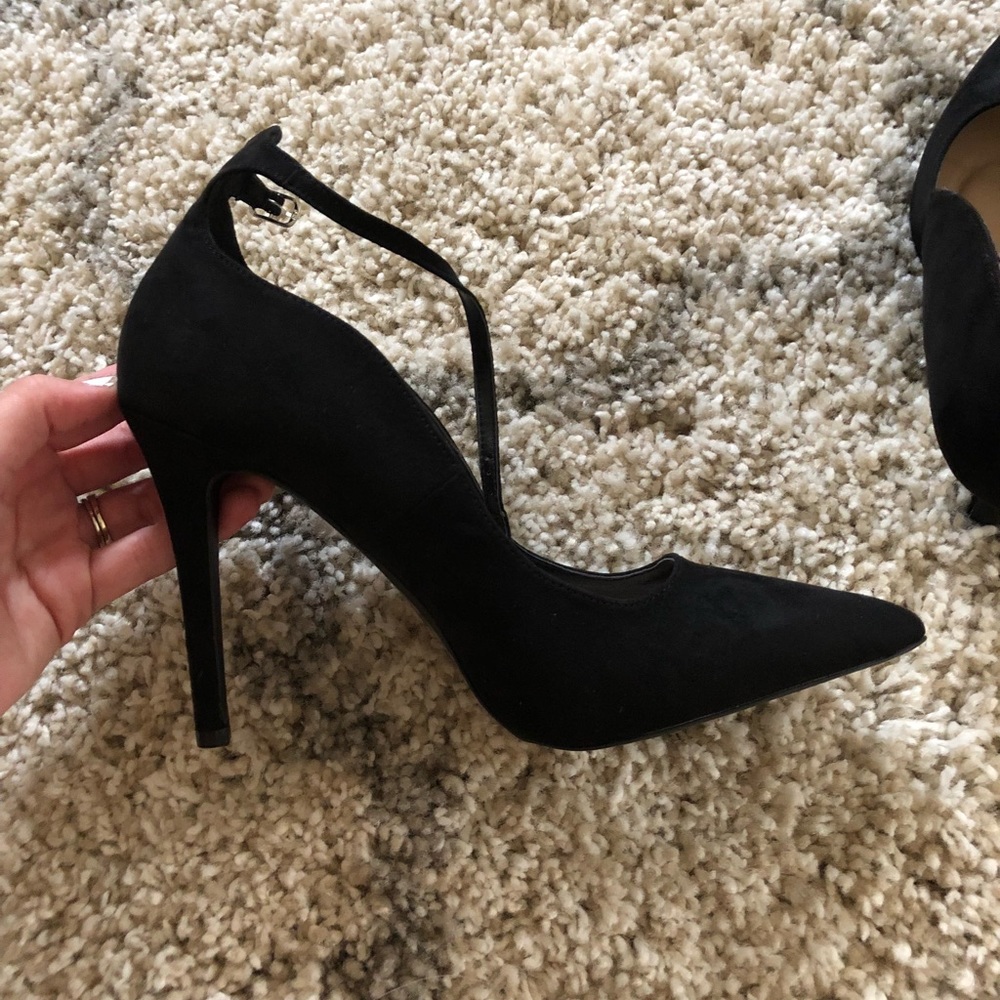 QuPid Ankle strap pump heel